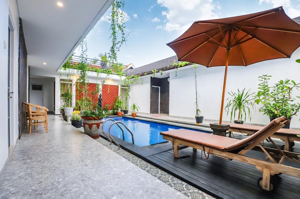 Pool view, Swimming pool, sunbed