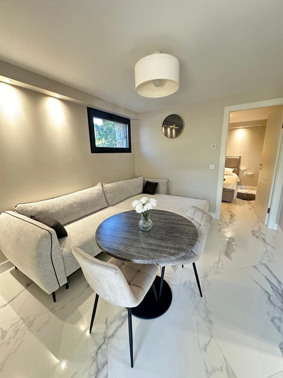 TV and multimedia, Living room, Seating area, Dining area