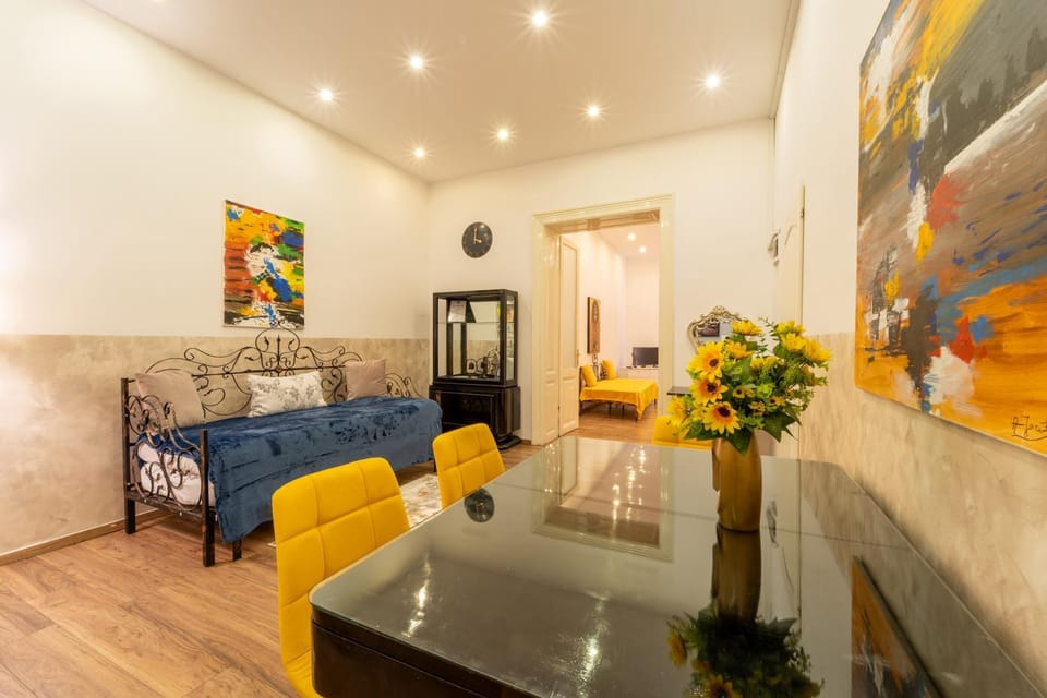 Grand Historic Residence with New Luxury Marble Design-Main Square Apartment in Cluj-Napoca