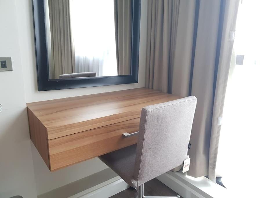 Modern 1BD in Ortigas, WiFi ,Netflix ,Pool ,Gym Villa in Mandaluyong