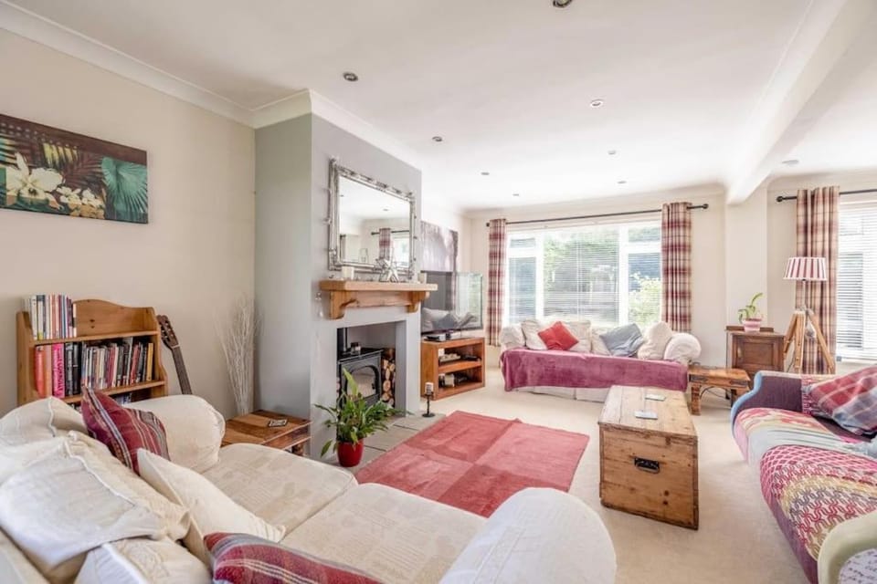 7 Sleeper Cosy Home in Windsor Parking & Legoland House in Windsor