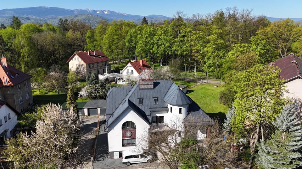 PARKOVA APARTAMENTY blisko Term Cieplice Apartment in Lower Silesian Voivodeship