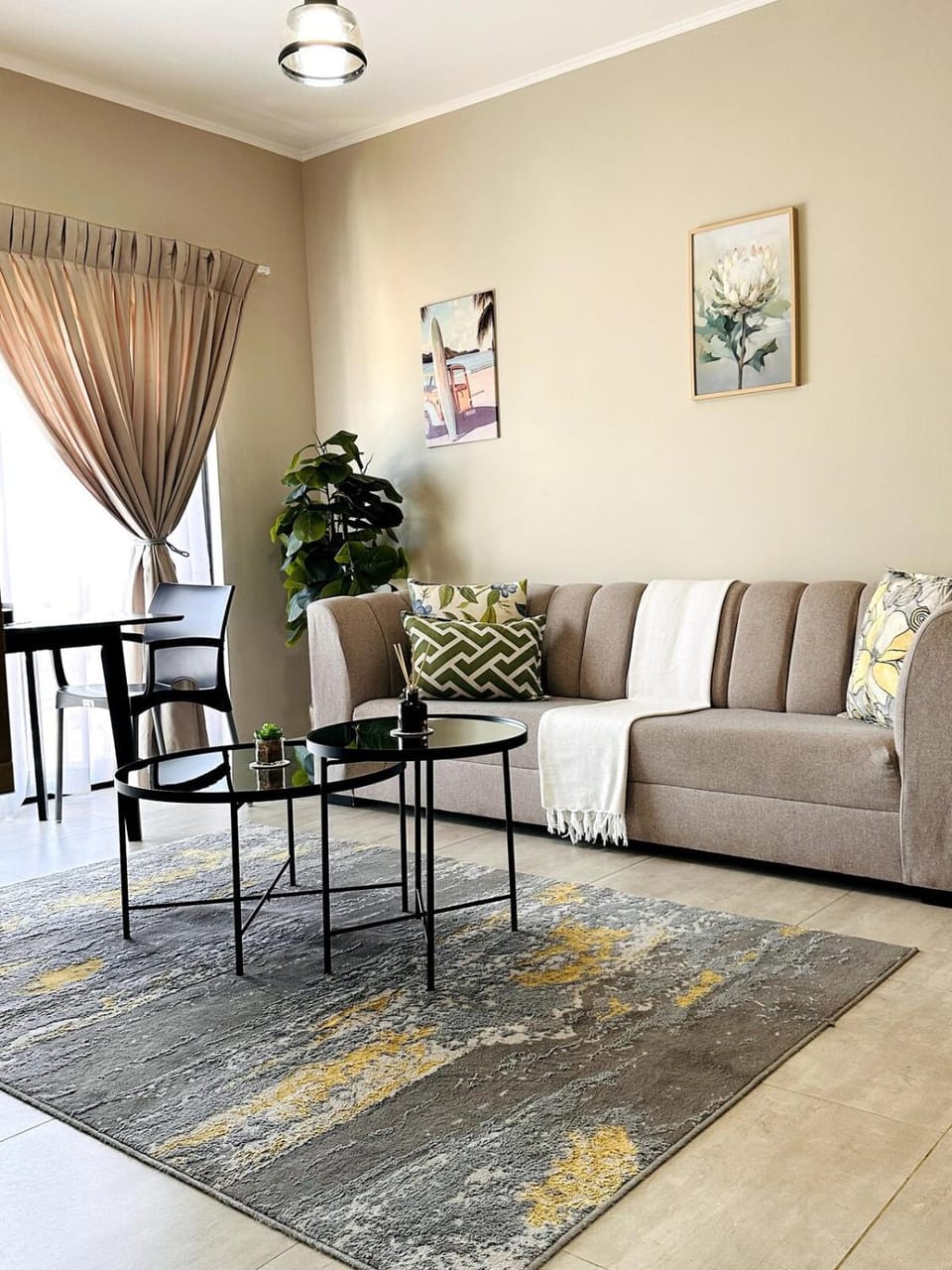 Living room, Seating area