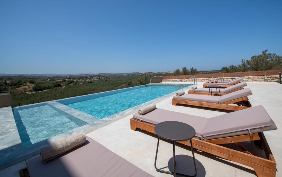 Natural landscape, View (from property/room), Balcony/Terrace, Pool view, Swimming pool