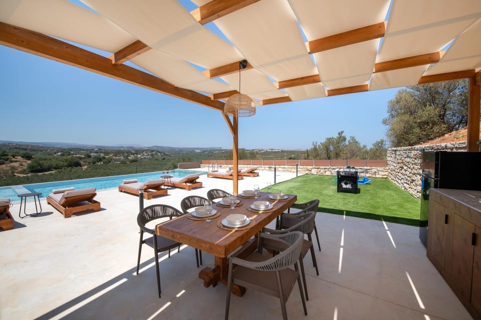 Natural landscape, Dining area, Pool view, sunbed