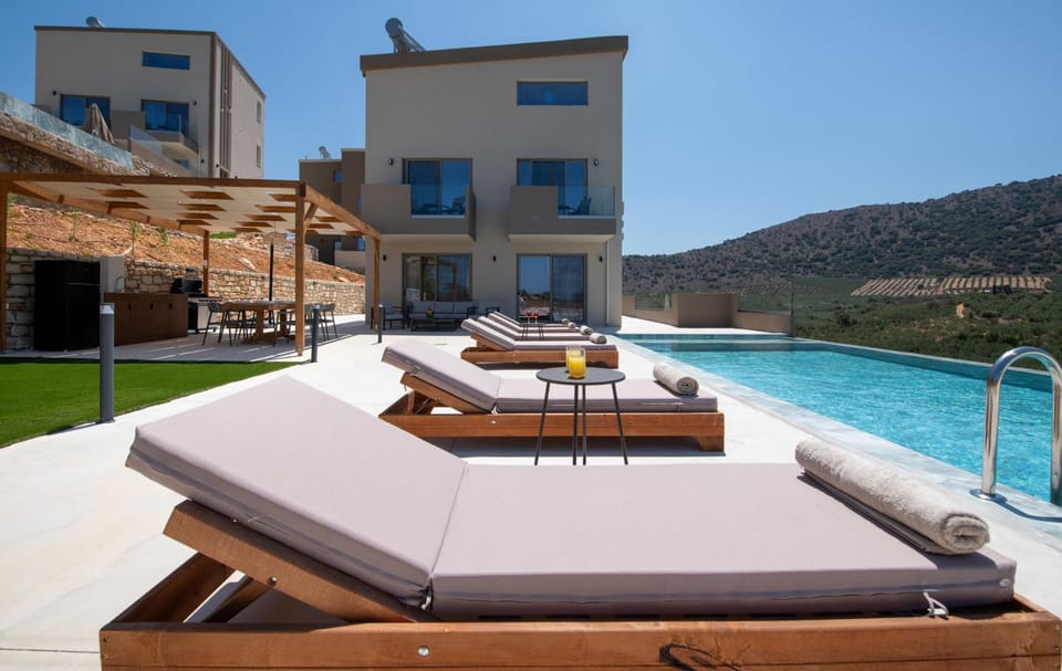 Property building, Natural landscape, Mountain view, Swimming pool