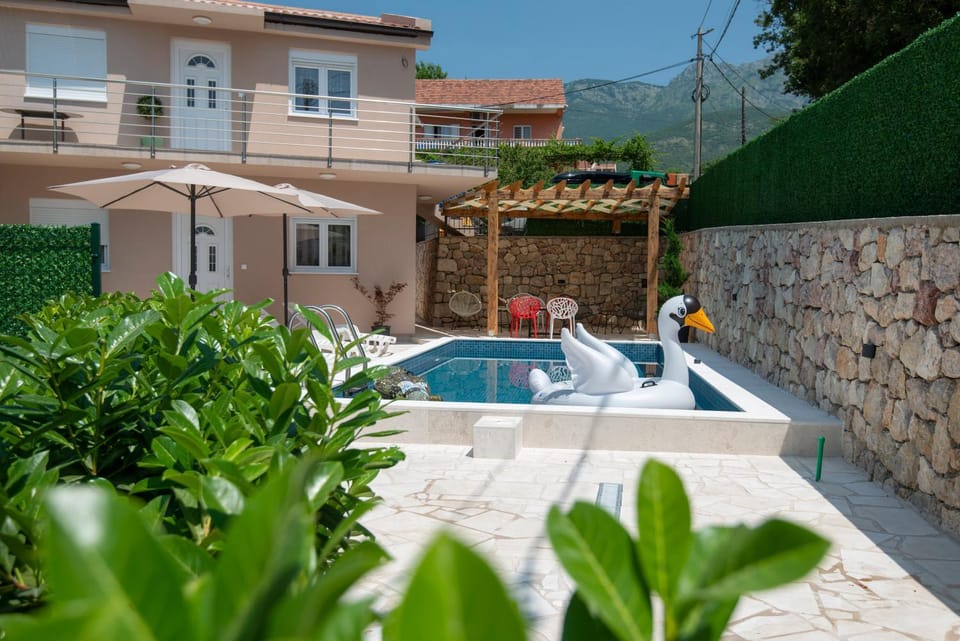 Swimming pool, sunbed
