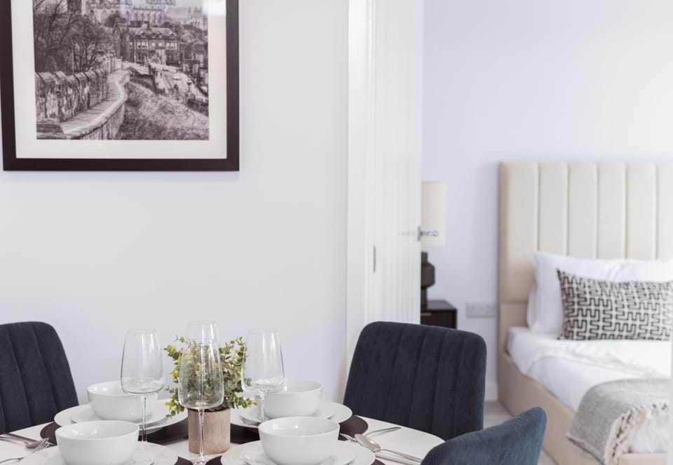 Bed, Dining area