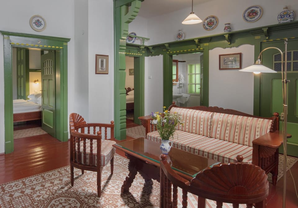 Living room, Seating area