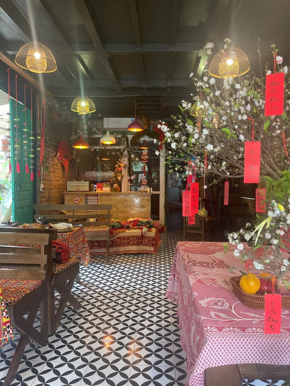 Restaurant/places to eat, Living room, Seating area, Dining area, Breakfast