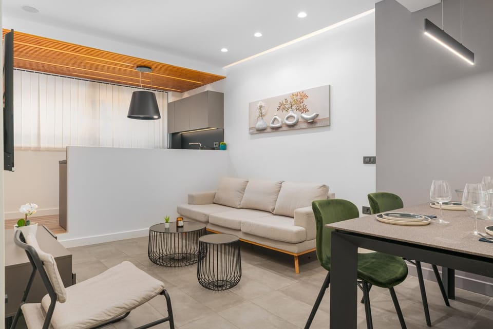 Kitchen or kitchenette, Living room, Seating area, Dining area, air conditioner