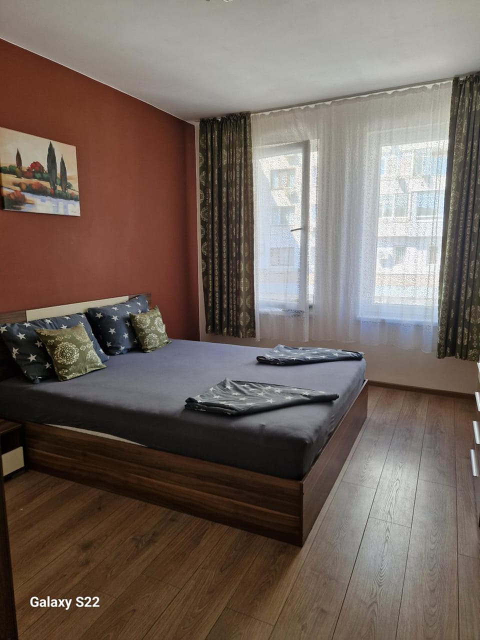 Bed, Seating area, Bedroom