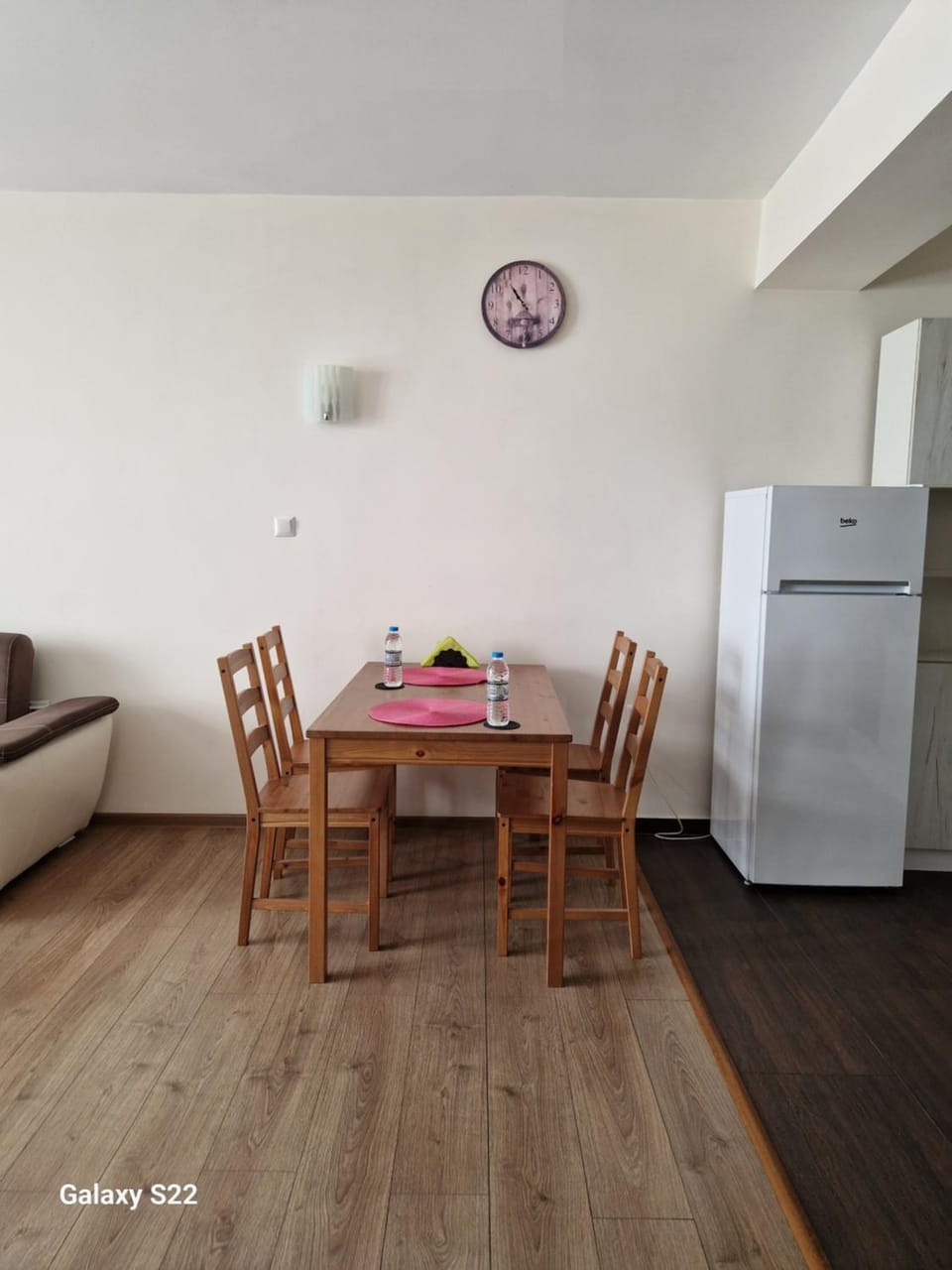 Kitchen or kitchenette, Living room, Seating area, Dining area, oven