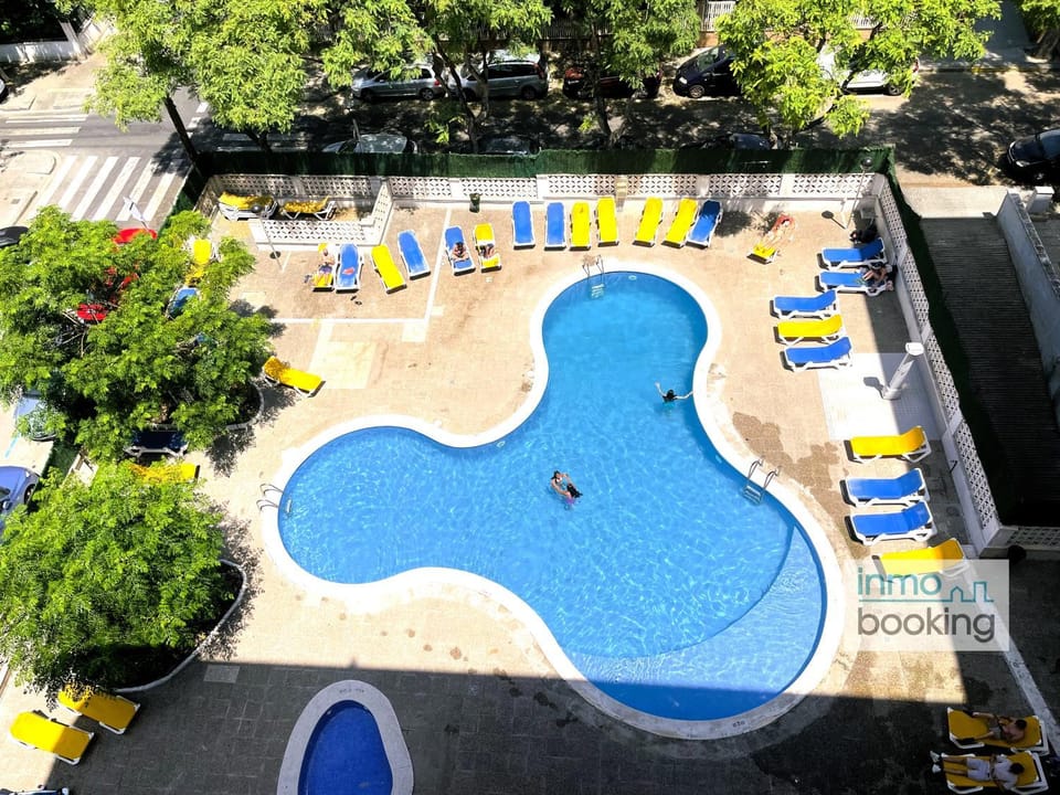 Beach Arquus Family Salou , climatizado y con piscina Apartment in Salou