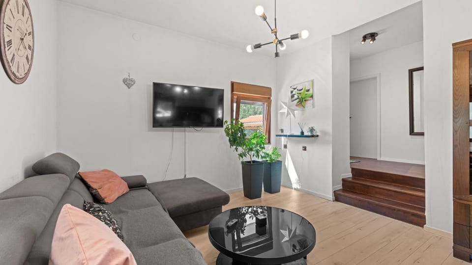 Living room, Seating area, air conditioner