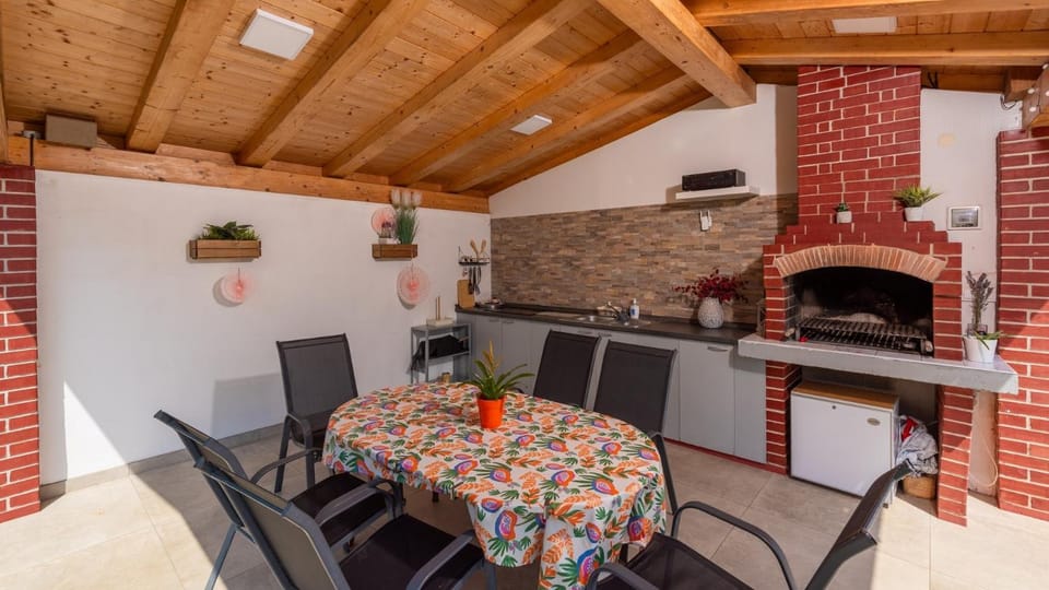 BBQ facilities, Balcony/Terrace, Seating area