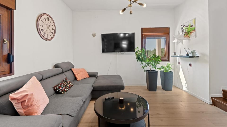 Living room, Seating area, air conditioner