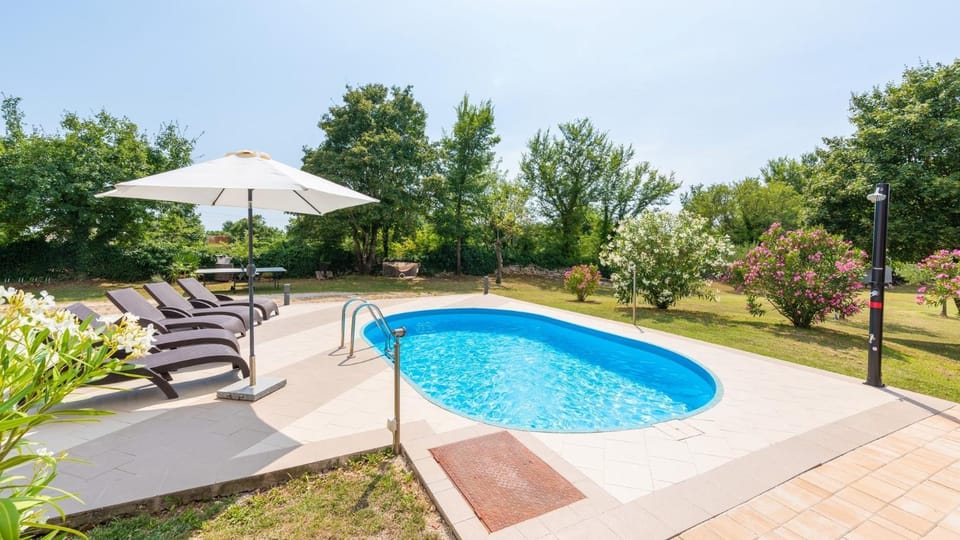 Property building, Garden, Seating area, Swimming pool