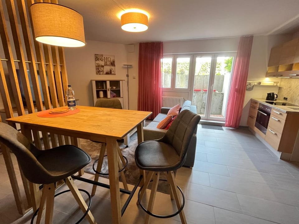 Kitchen or kitchenette, Living room, Seating area, Dining area