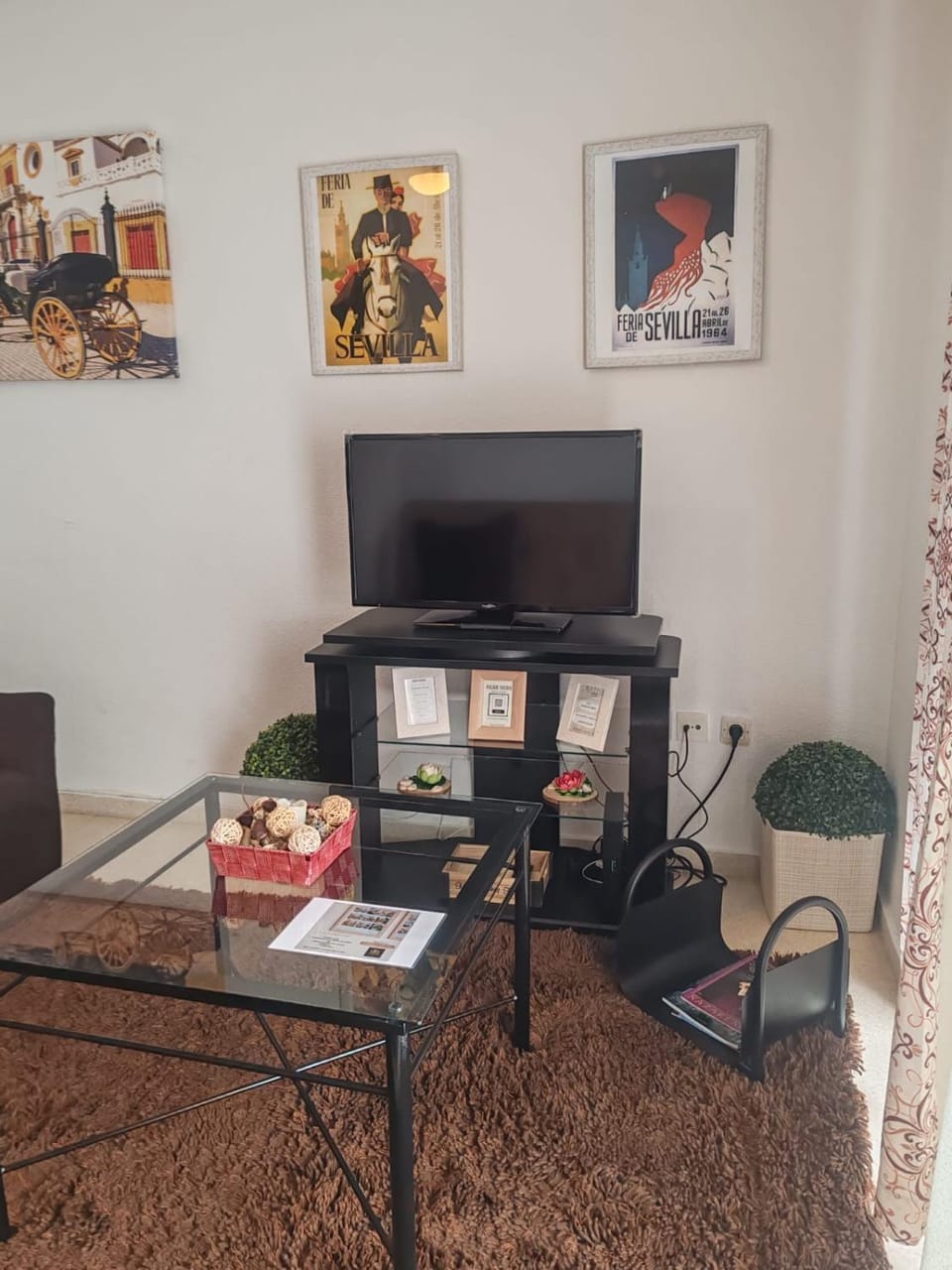 Communal lounge/ TV room