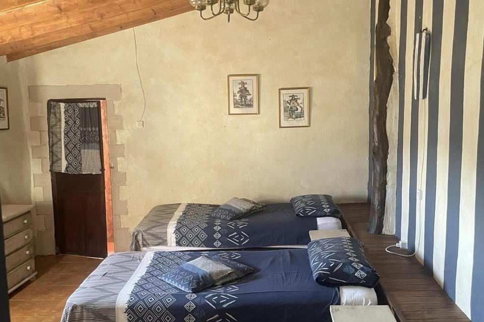6 Bed House Sleeps 12 - Pool Hot Tub Fireplace House in Vinalopó Mitjà