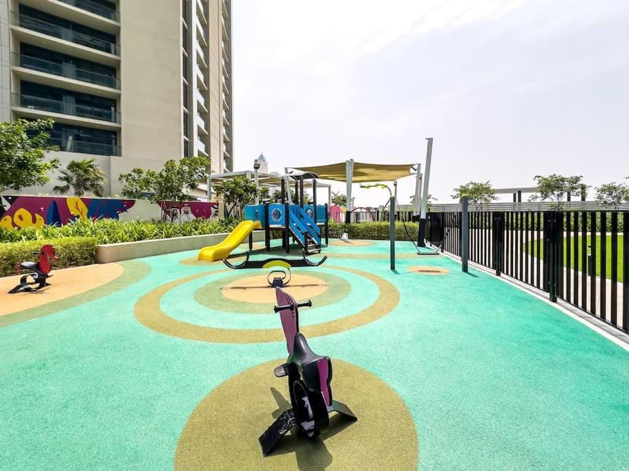 Goldbest - Aykon City 2bdr Apartment in Dubai