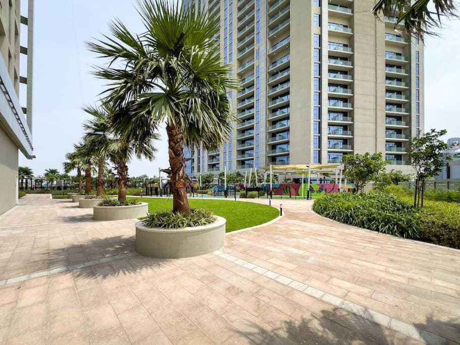 Goldbest - Aykon City 2bdr Apartment in Dubai