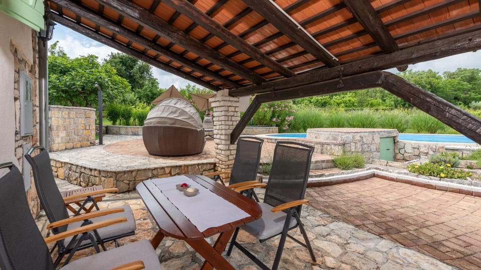 Property building, Garden, Balcony/Terrace, Seating area, Swimming pool