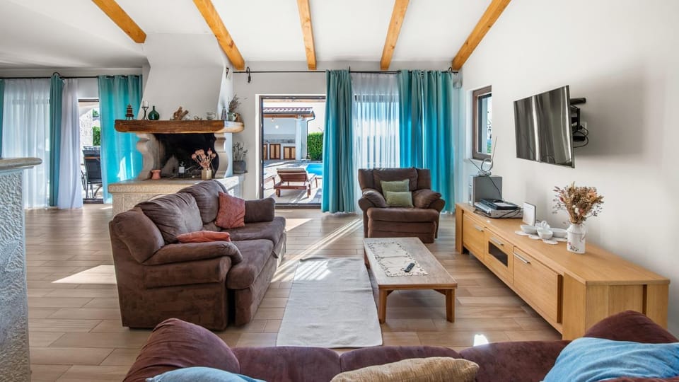 Living room, Seating area, air conditioner