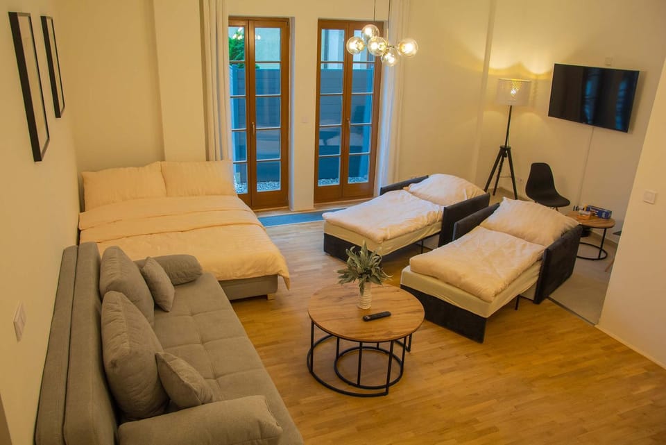 Bed, Living room, Photo of the whole room, Seating area