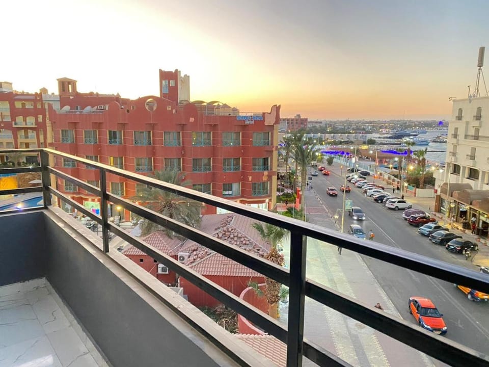 Balcony/Terrace, City view, Sunrise