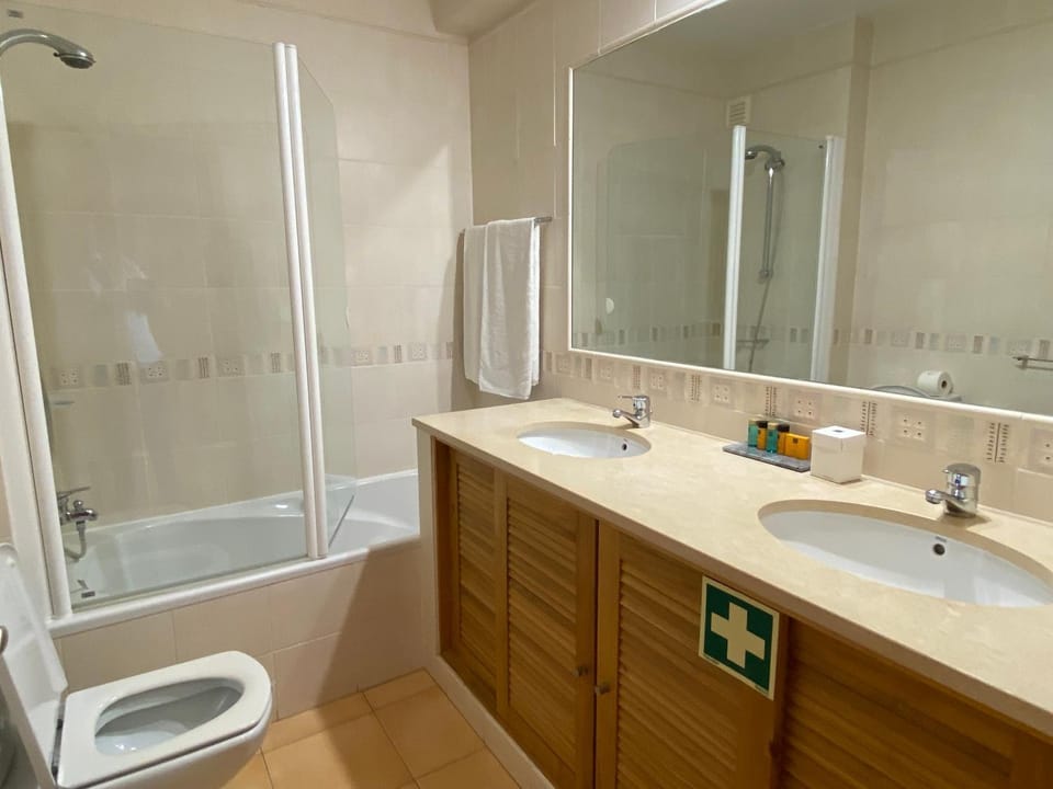 Shower, Toilet, Bathroom, Bath