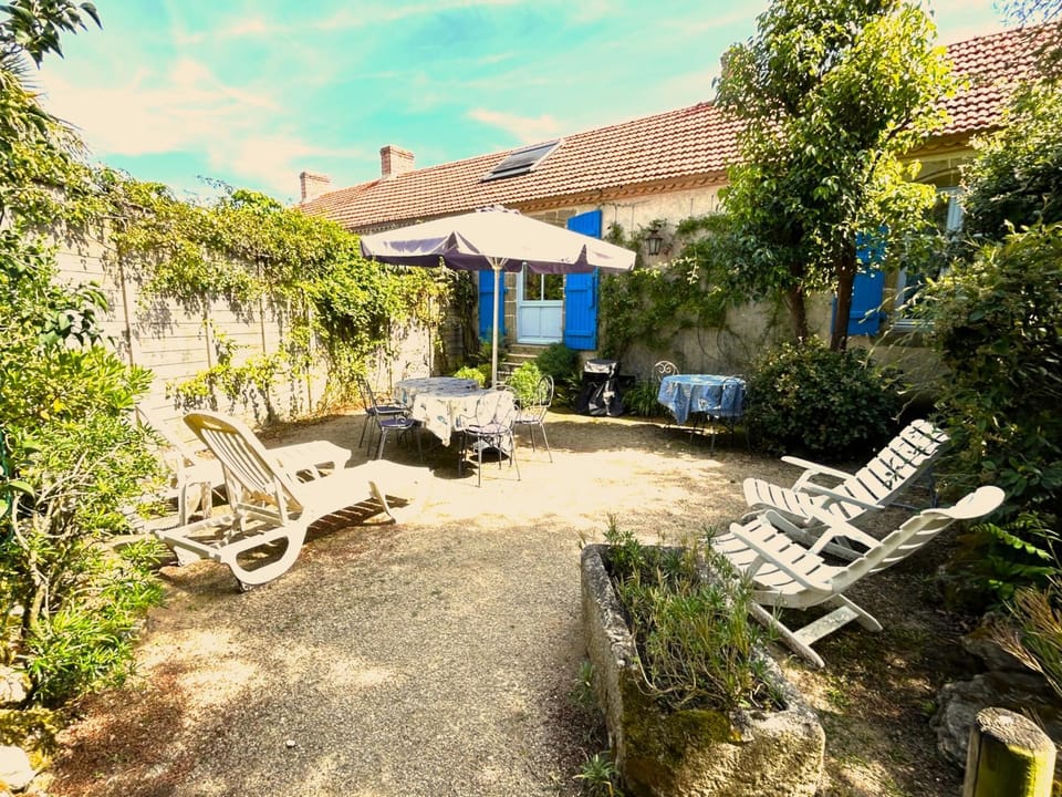 Spring, Day, BBQ facilities, furniture, sunbed