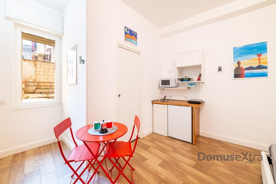 Kitchen or kitchenette, Photo of the whole room, Dining area, minibar, stove