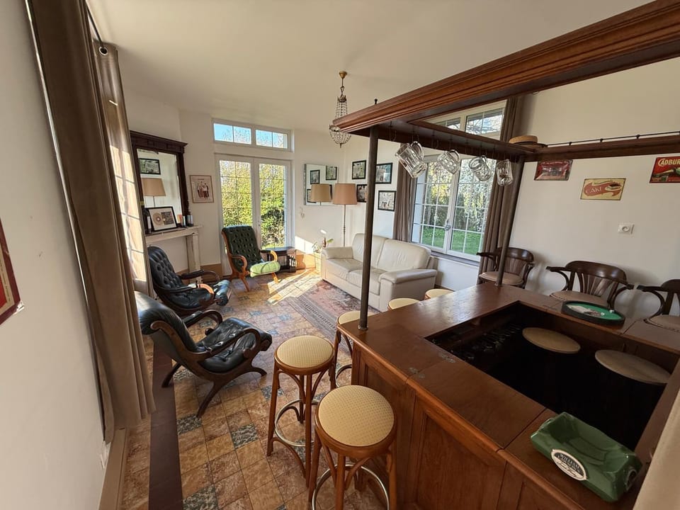 Living room, Seating area