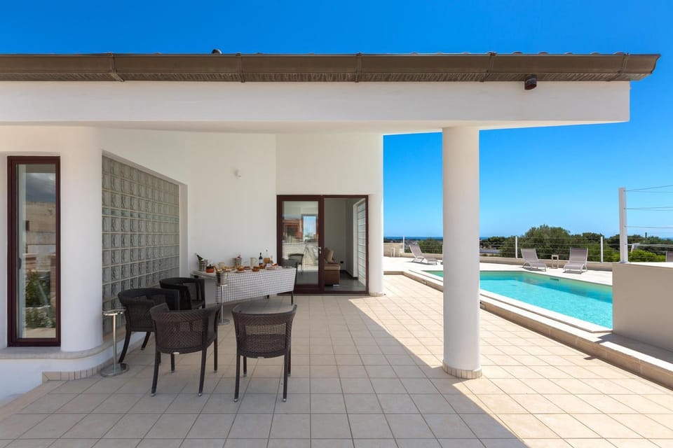 Patio, Dining area