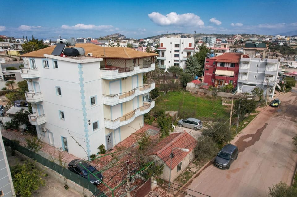 Neighbourhood, Natural landscape, Bird's eye view, Street view, Location, Parking