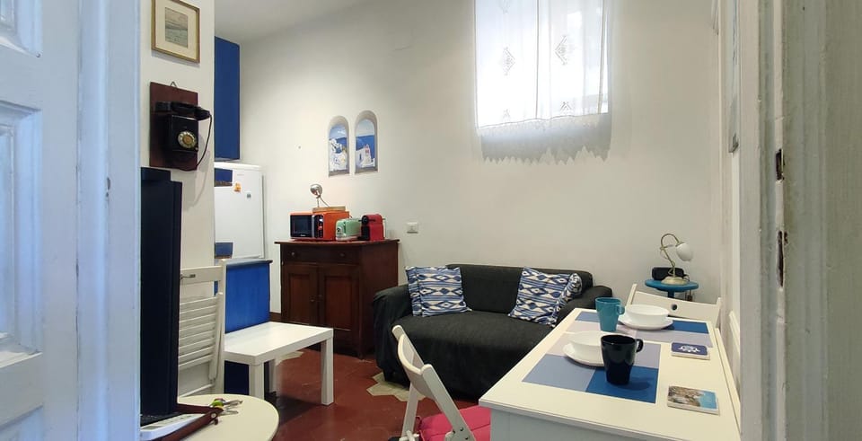 Kitchen or kitchenette, Living room, Photo of the whole room, Dining area