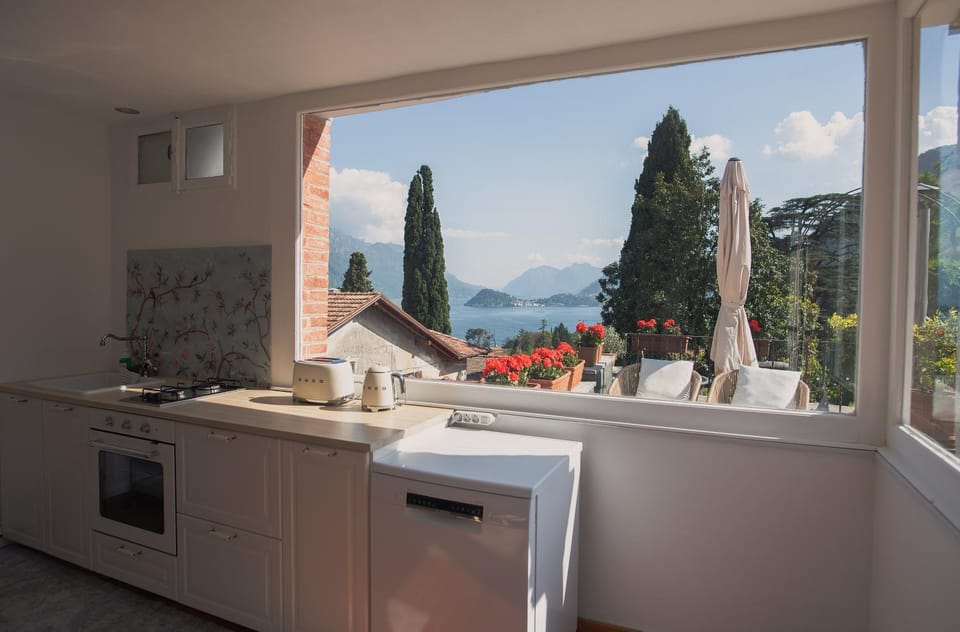Natural landscape, Dining area, Lake view, Mountain view, kitchen
