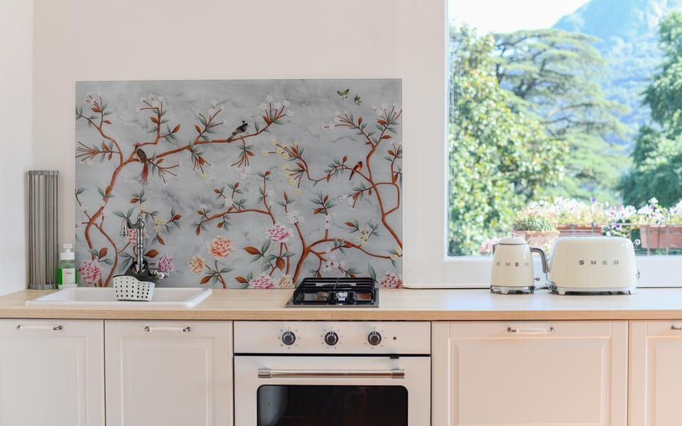Coffee/tea facilities, Kitchen or kitchenette, stove