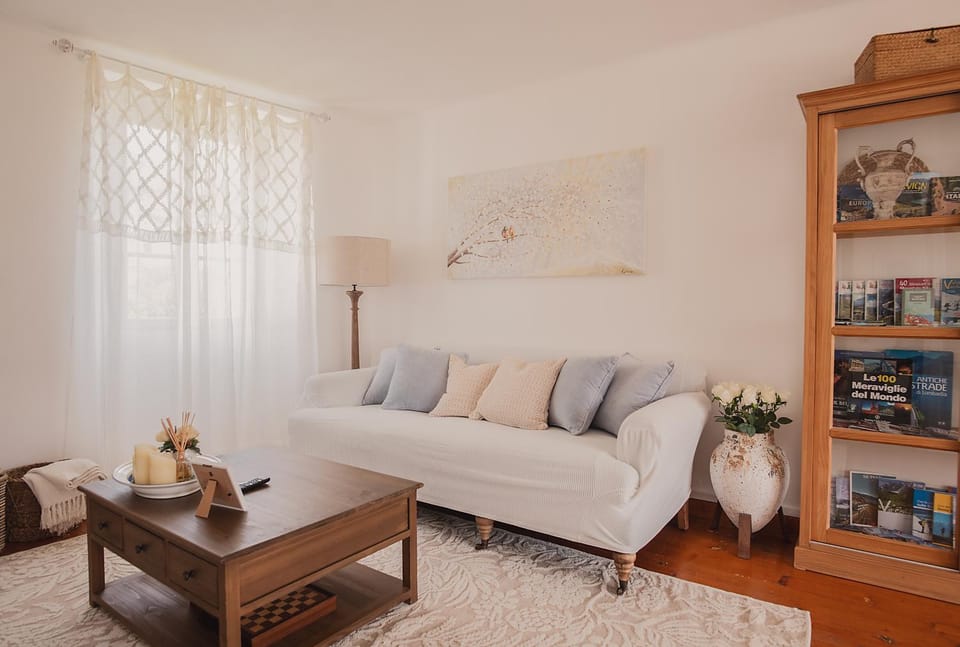 Library, Living room, Seating area, Guests, Guests