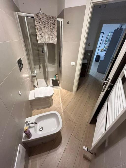 Shower, Toilet, Bathroom, towels
