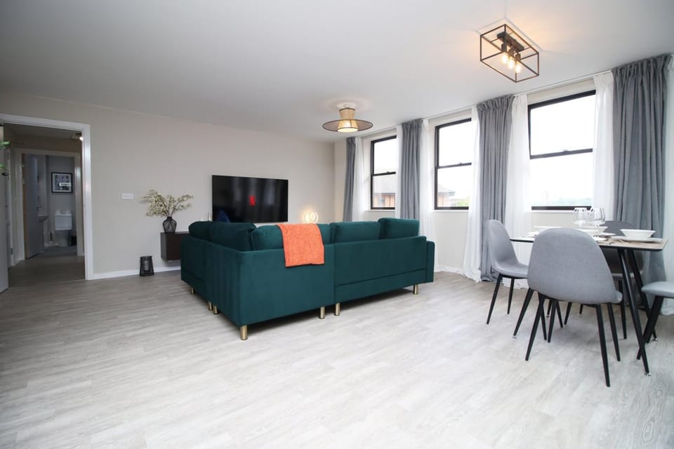 Elegant 2BR w/ Pool Table in Prime Location Apartment in Taunton