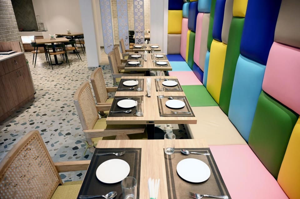 Restaurant/places to eat, Seating area