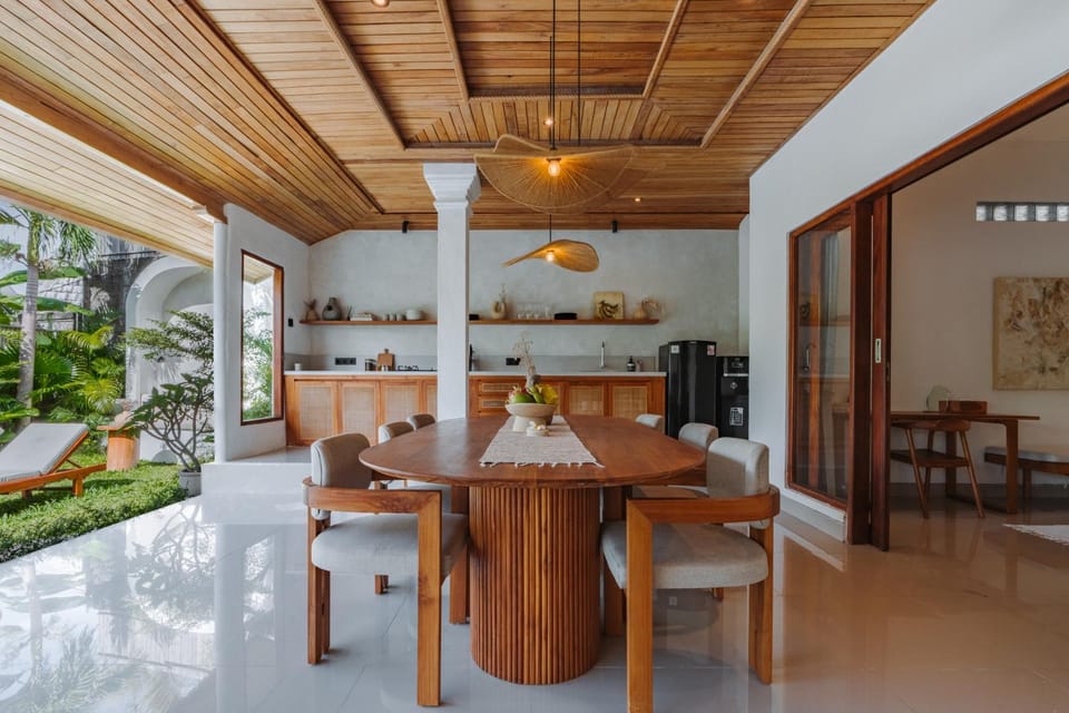 Kitchen or kitchenette, Living room, Seating area, Dining area