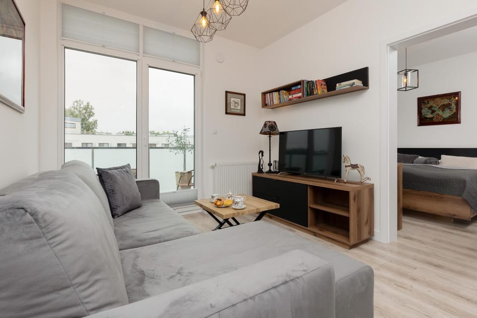 TV and multimedia, Living room, Seating area, Evening entertainment