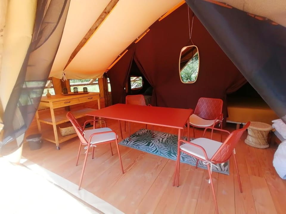 Lodge Robinson aux Nuits Insolites d'Argoumbat Luxury tent in Occitanie