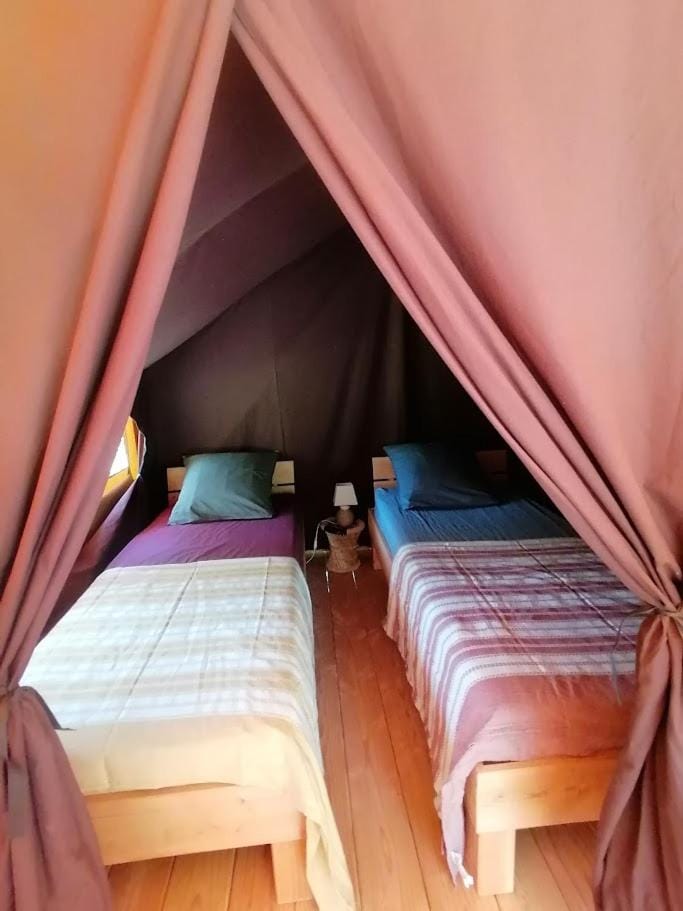 Lodge Robinson aux Nuits Insolites d'Argoumbat Luxury tent in Occitanie