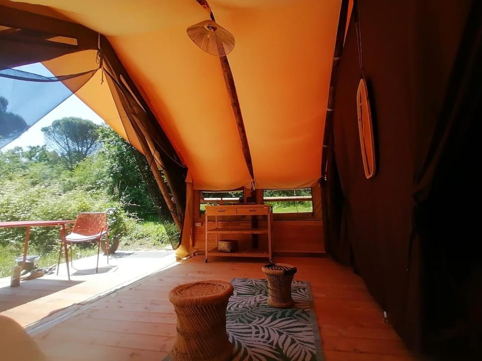 Lodge Robinson aux Nuits Insolites d'Argoumbat Luxury tent in Occitanie