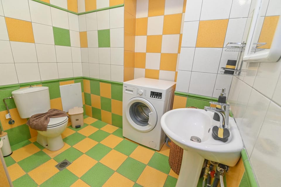 Toilet, Bathroom, washing machine